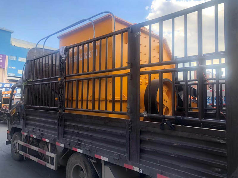 1416錘式破碎機發(fā)往廣東