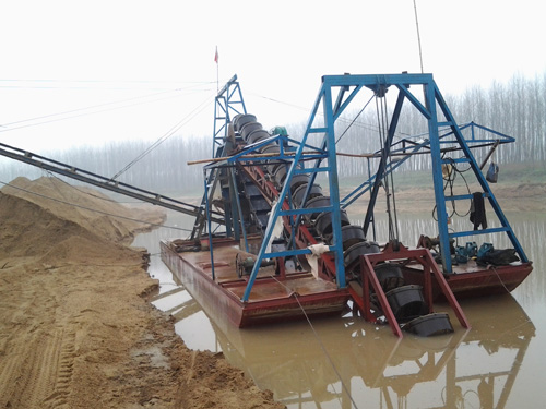 挖沙船